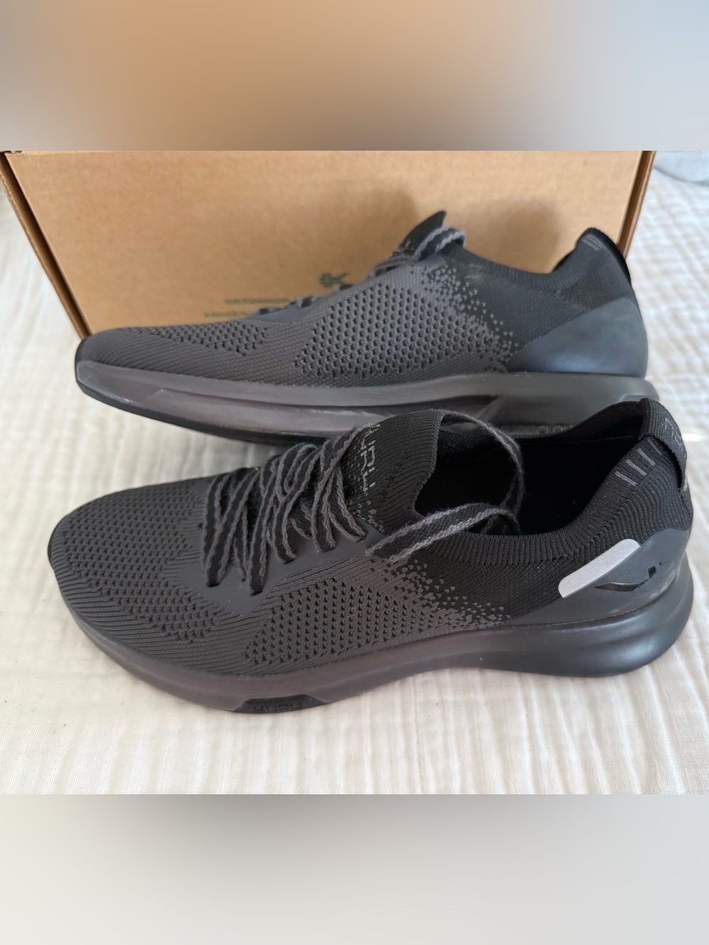 NIB Rare KURU FLUX Sneakers Size 8